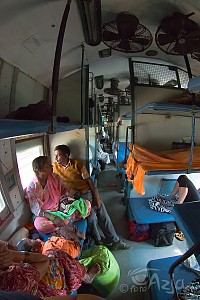 Wnętrze indyjskiego wagonu klasy SL