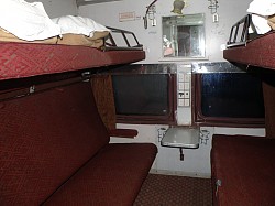 Wnętrze wagonu klasy First class AC (1A)