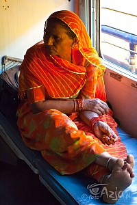 Pasażerka indyjskiego wagonu klasy SL