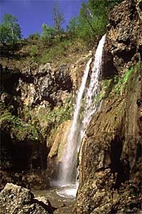 -Mały- wodospad w Arslanbob