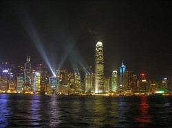 Wieczorna panorama Hong Kongu.