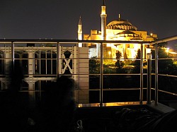 Turcja, Istambul, widok na Hagia Sofia z tarasu Best Island Guesthouse