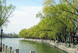 Okolice Jeziora Qian, fot. Wikimedia Commons