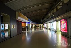 Lotnisko Beijing Capital, Terminal 2, strefa bezcłowa, przed 1 w nocy
