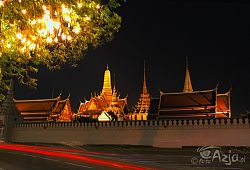 Wielki Pałac Królewski w Bangkoku w nocy