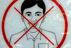 Muzeum Ludobójstwa Tuol Sleng - zakaz uśmiechów w czasie zwiedzania