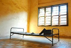 Muzeum Ludobójstwa Tuol Sleng - cela więzienna