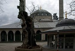 Meczet Atik Valide, fot: Ymblanter (c) Wikimedia Commons