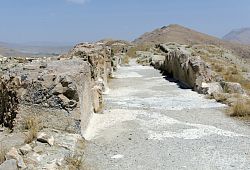 Ruiny twierdzy-pałacu urartyjskiego w Çavuştepe