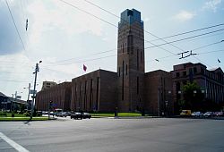 widok z ulicy Argishti na Muzeum Historii Erewania