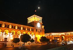 Widok na Pałac Gubernatora nocą