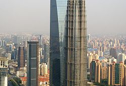 Shanghai World Financial Center i Jin Mao Tower fot. commons.wikimedia.org