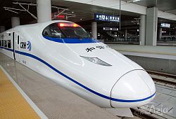 Pociąg szybkiej kolei CRH na stacji Xi'an Bei